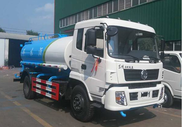 國五東風(fēng)15方綠化噴灑車(chē)