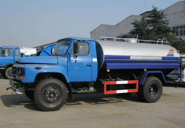 國五東風(fēng)尖頭8.8方灑水車(chē)價(jià)格