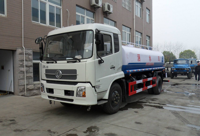 國五東風(fēng)天錦8噸灑水車(chē)價(jià)格