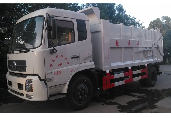 國五東風(fēng)壓縮式對接垃圾車(chē)