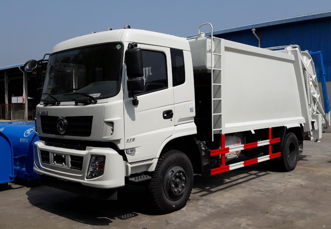 國五東風(fēng)天錦壓縮式垃圾車(chē)