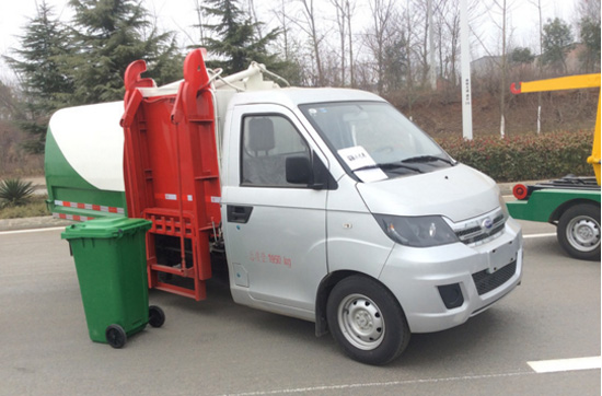 國五長(cháng)安掛桶垃圾車(chē)