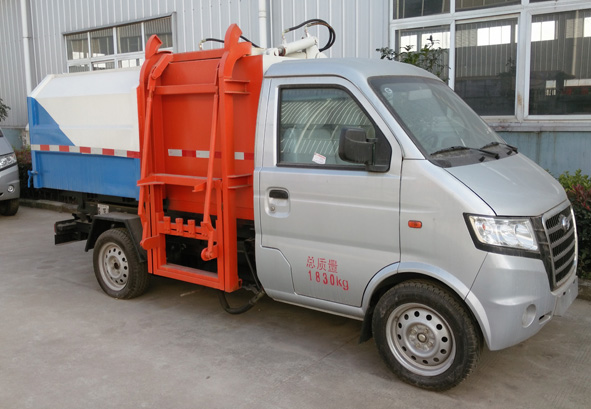 國五福田馭菱側裝掛桶垃圾車(chē)