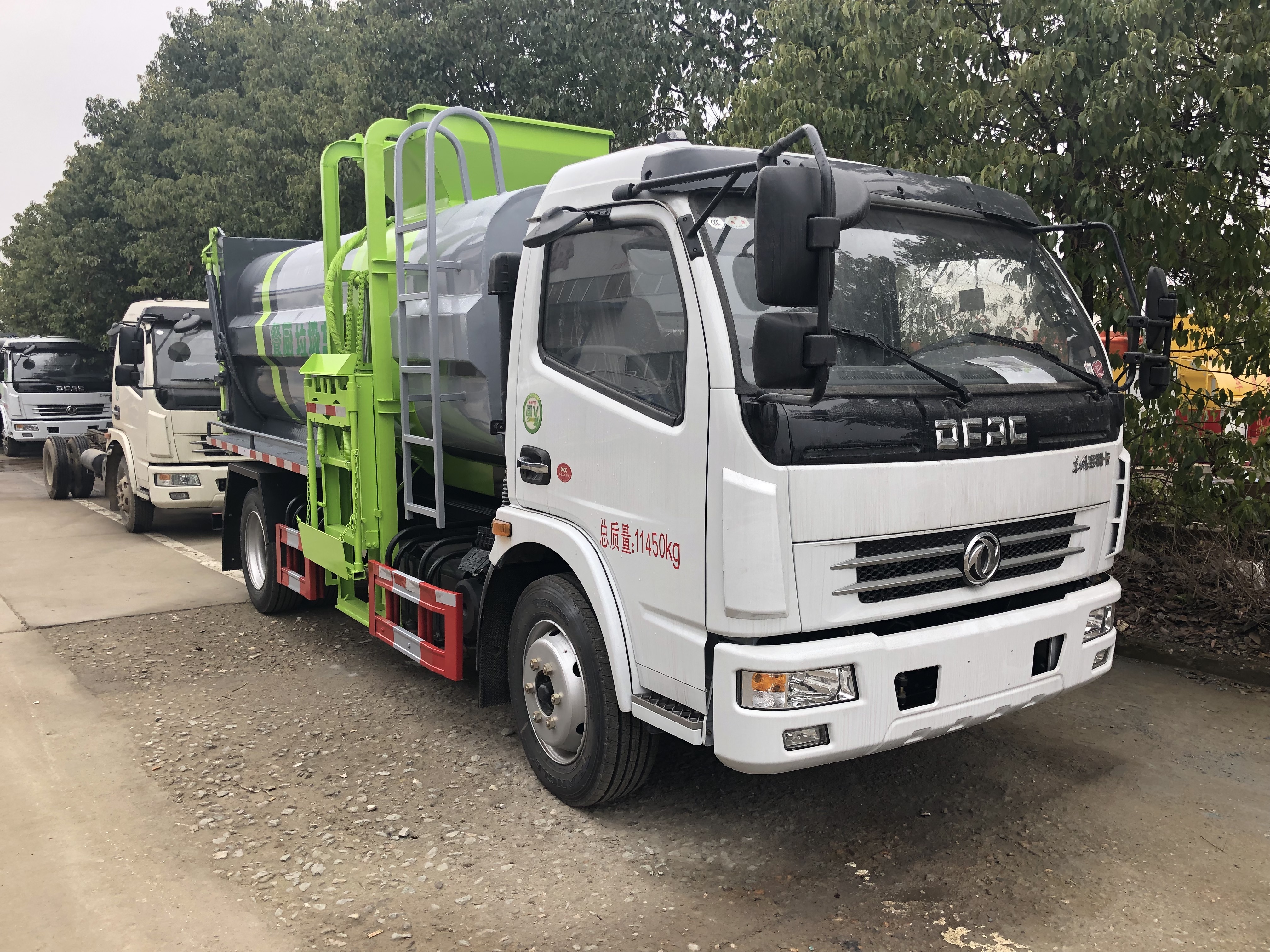 新款 8噸餐廚垃圾車(chē)
