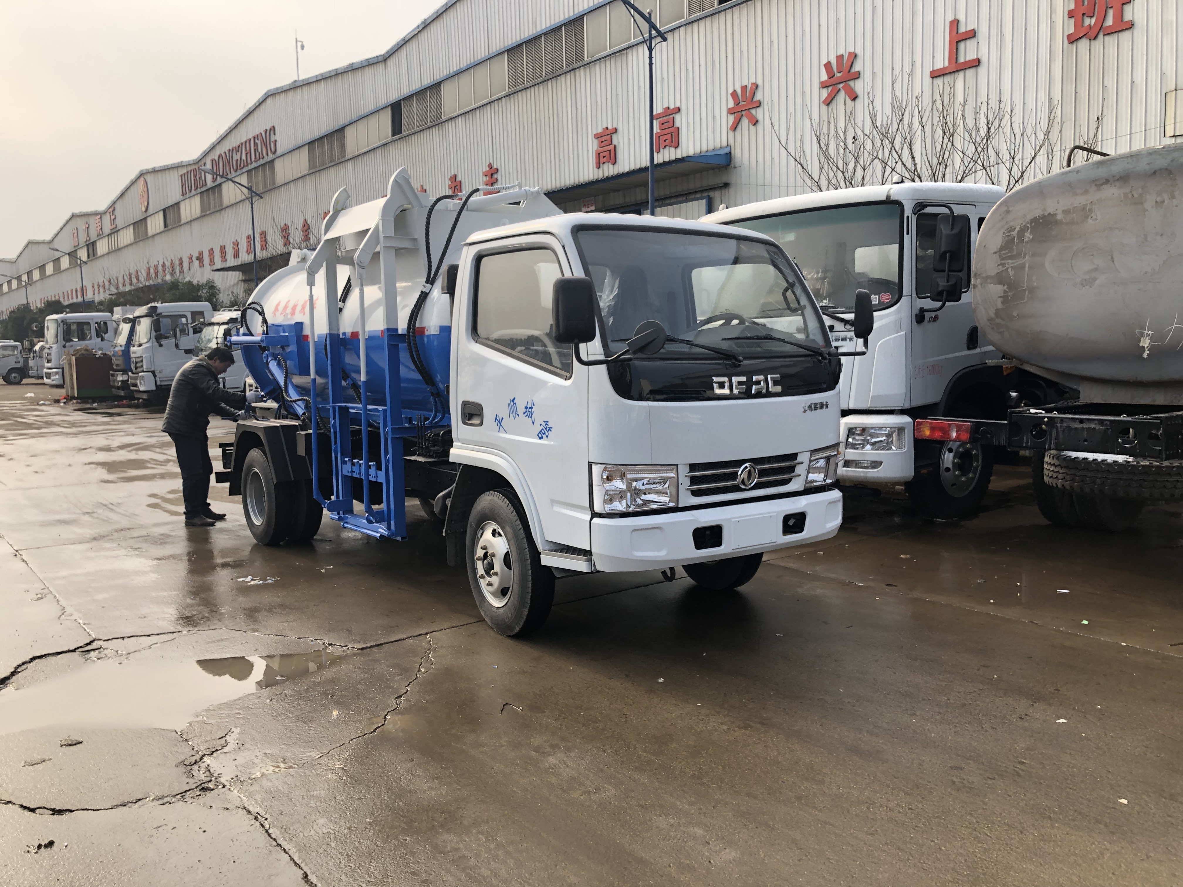 東風(fēng)小多利卡3噸餐廚垃圾車(chē)
