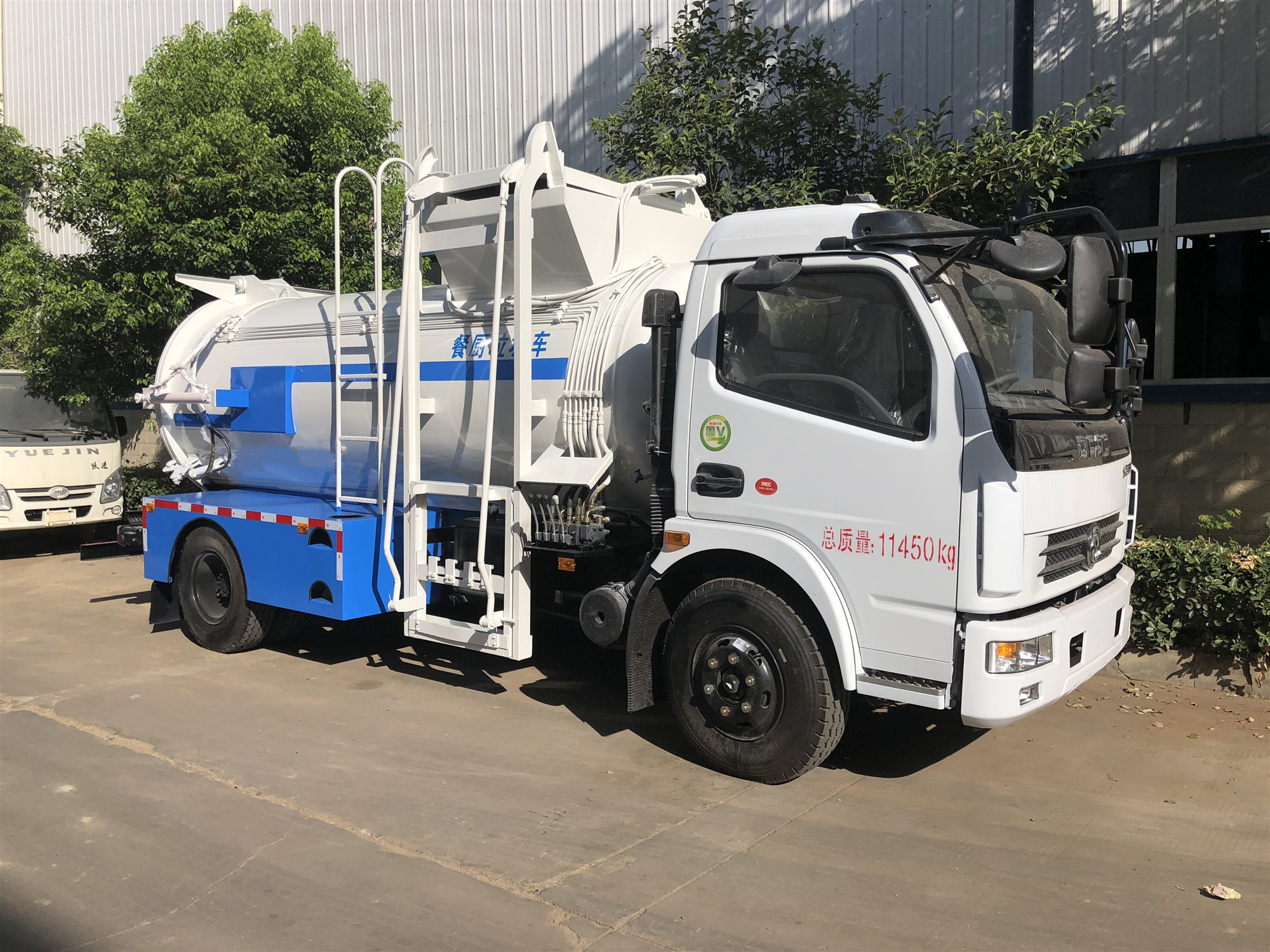 東風(fēng)大多利卡6-7方餐廚垃圾車(chē)