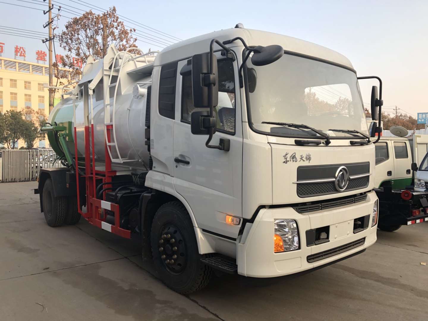 天錦10方餐廚垃圾車(chē)