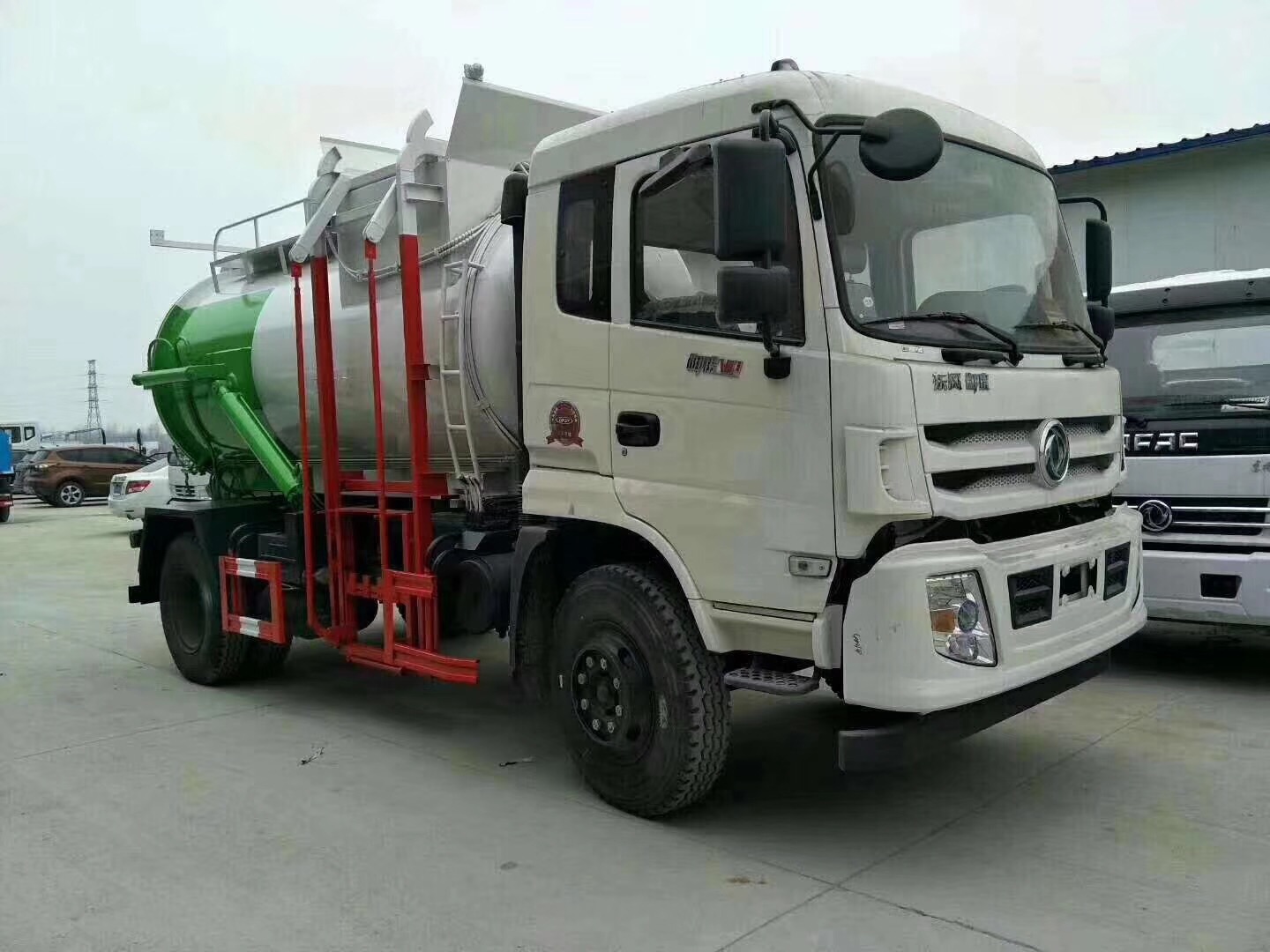 東風(fēng)御虎10-12方餐廚垃圾車(chē)