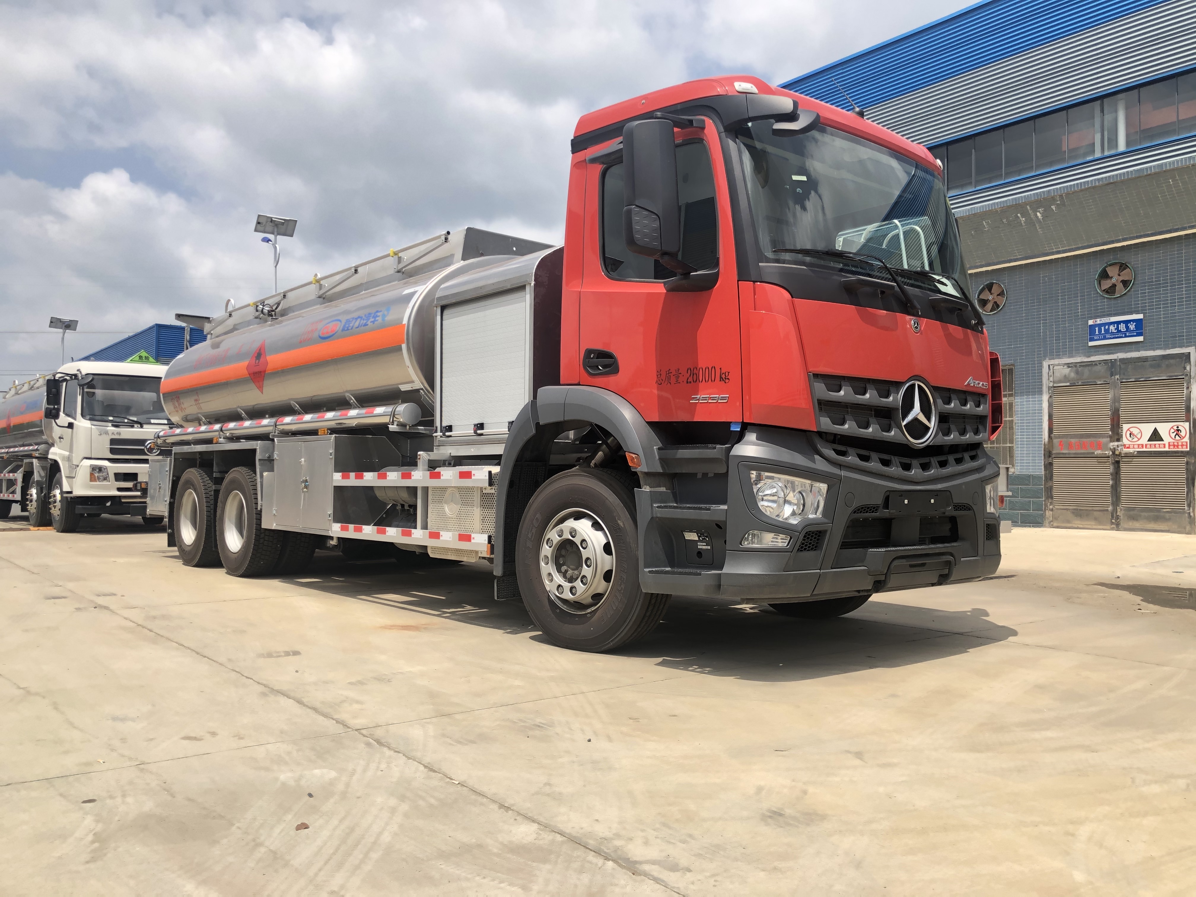 奔馳飛機加油車(chē)