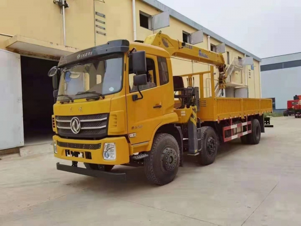 國六東風(fēng)前四后四隨車(chē)吊新品上市