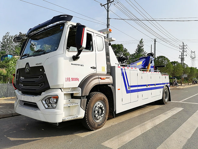 國六單橋重汽豪瀚拖吊聯(lián)體清障車(chē)
